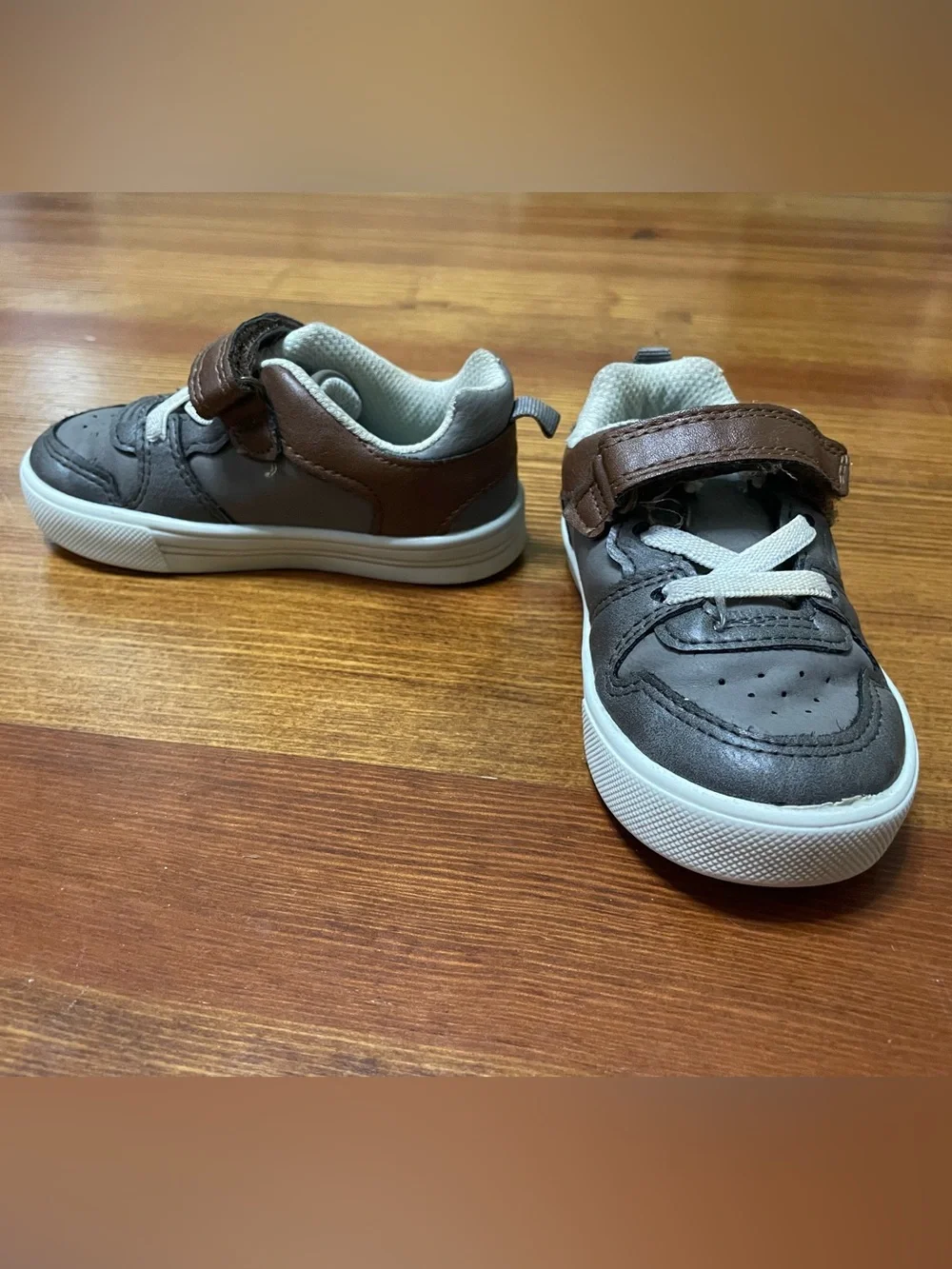OshKosh B'gosh Brown & Gray Kids Sneakers with Hook-and-Loop Strap Size 6